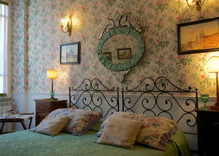 Arco Dei Tolomei Bed & Breakfast 4*